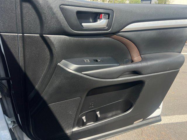used 2018 Toyota Highlander car, priced at $24,204