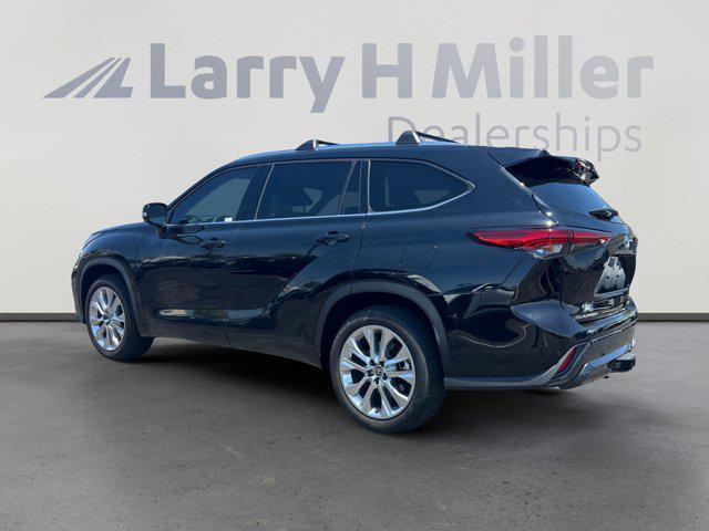 used 2022 Toyota Highlander car, priced at $45,996