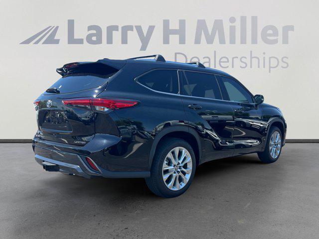 used 2022 Toyota Highlander car, priced at $45,996