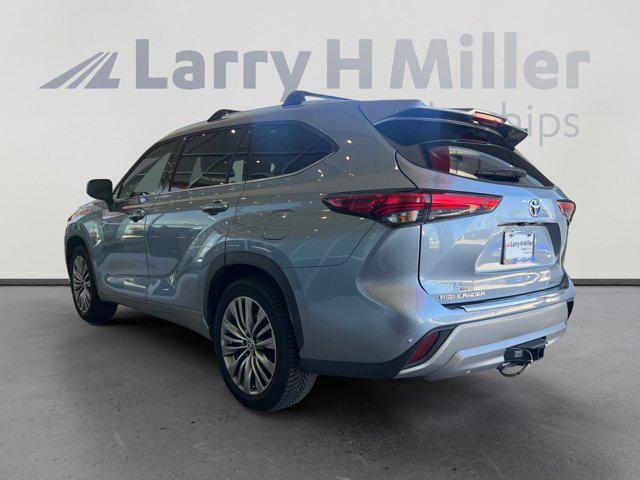 used 2022 Toyota Highlander Hybrid car, priced at $43,846