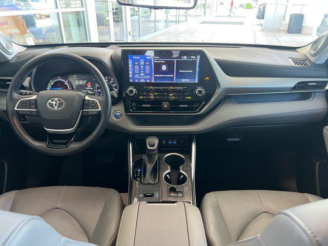 used 2022 Toyota Highlander Hybrid car, priced at $43,846