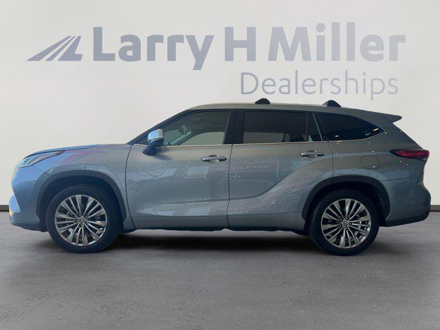 used 2022 Toyota Highlander Hybrid car, priced at $43,846