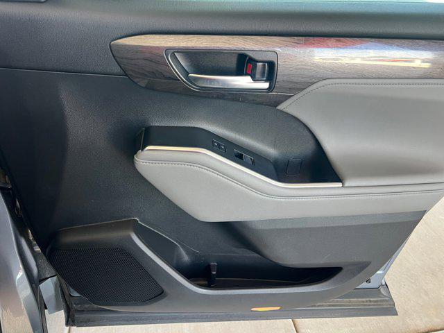 used 2022 Toyota Highlander Hybrid car, priced at $43,846
