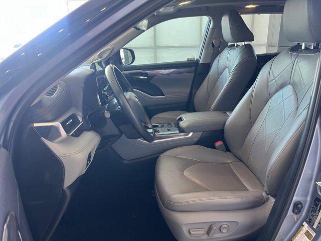 used 2022 Toyota Highlander Hybrid car, priced at $43,846