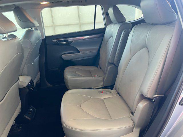 used 2022 Toyota Highlander Hybrid car, priced at $43,846