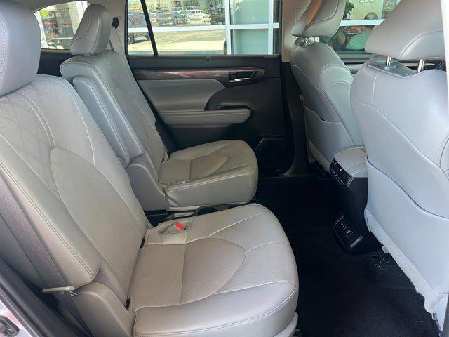 used 2022 Toyota Highlander Hybrid car, priced at $43,846