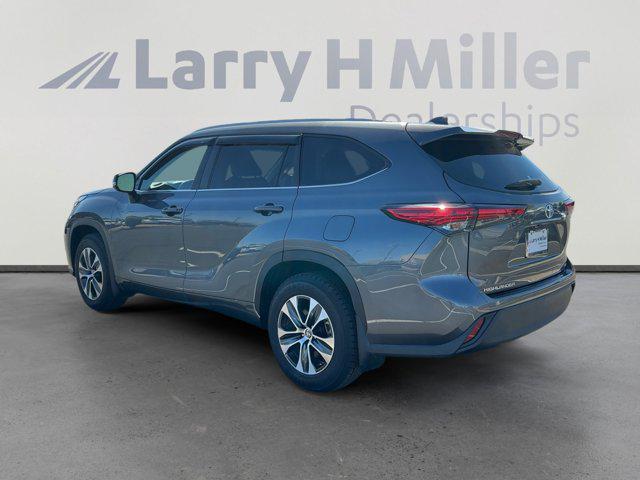 used 2023 Toyota Highlander car, priced at $38,994