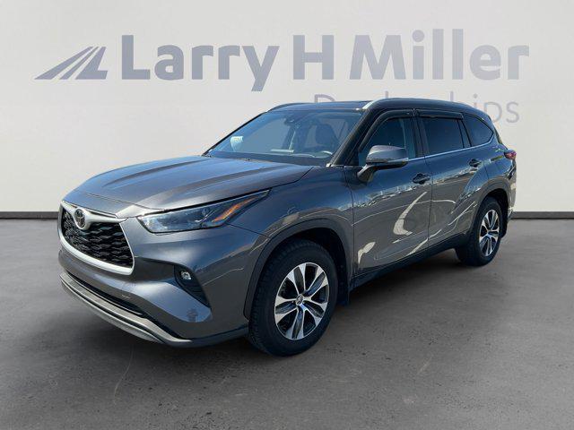 used 2023 Toyota Highlander car, priced at $38,994