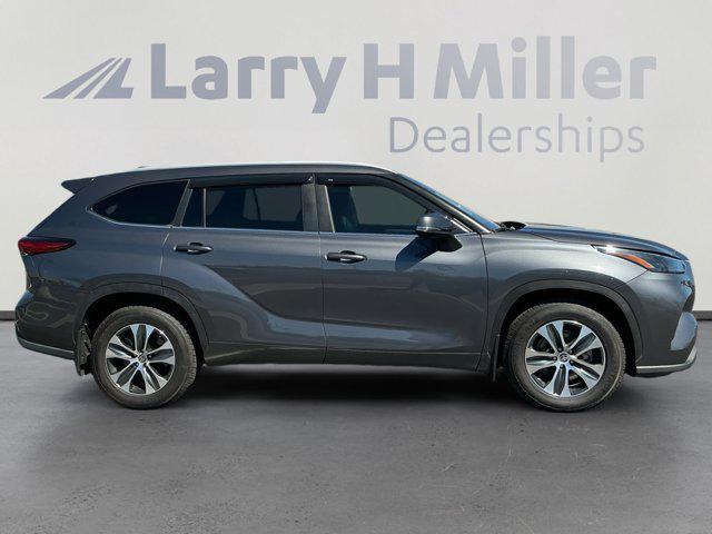 used 2023 Toyota Highlander car, priced at $38,994
