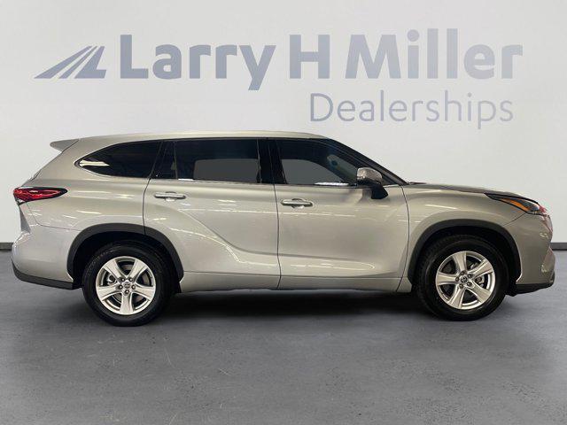 used 2021 Toyota Highlander car, priced at $32,321