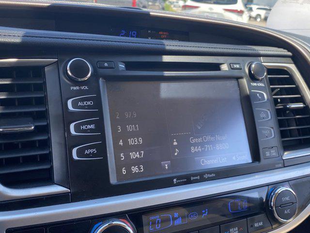 used 2019 Toyota Highlander car, priced at $21,996