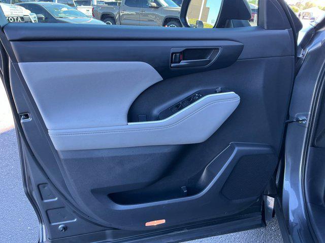used 2024 Toyota Highlander car, priced at $40,562