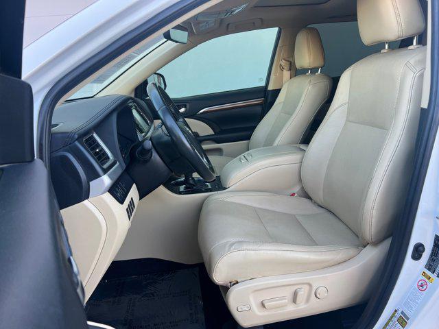 used 2019 Toyota Highlander car, priced at $30,014