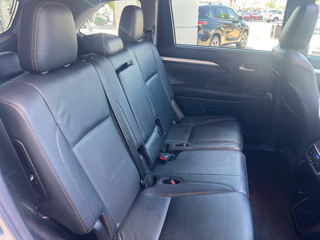 used 2016 Toyota Highlander car, priced at $20,994