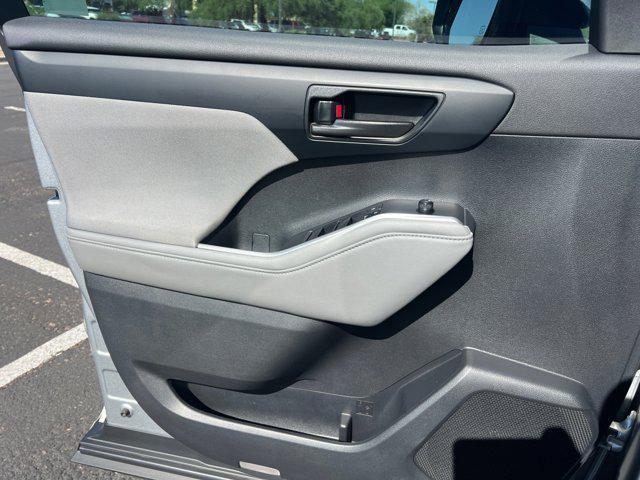 used 2023 Toyota Highlander car, priced at $29,332