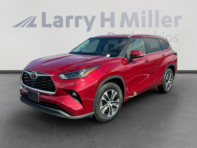 used 2022 Toyota Highlander car, priced at $32,451