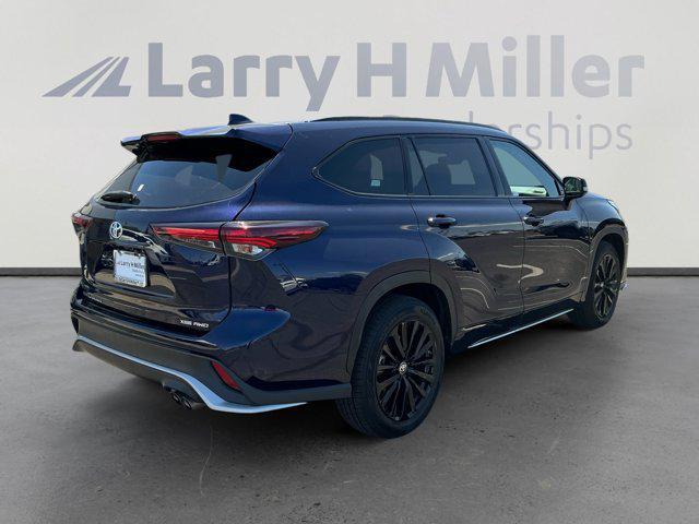 used 2024 Toyota Highlander car, priced at $42,348