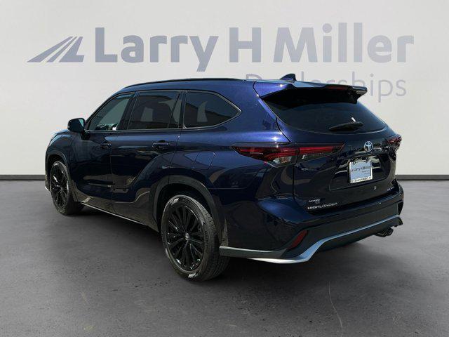 used 2024 Toyota Highlander car, priced at $42,348