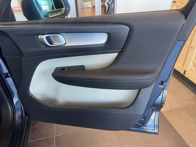 used 2021 Volvo XC40 car, priced at $22,995