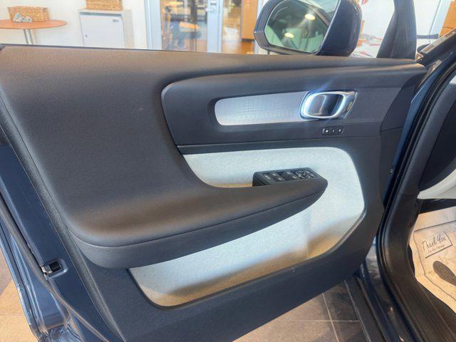 used 2021 Volvo XC40 car, priced at $22,995