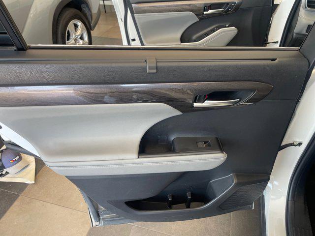 used 2024 Toyota Highlander car, priced at $47,592