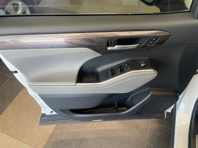 used 2024 Toyota Highlander car, priced at $47,592