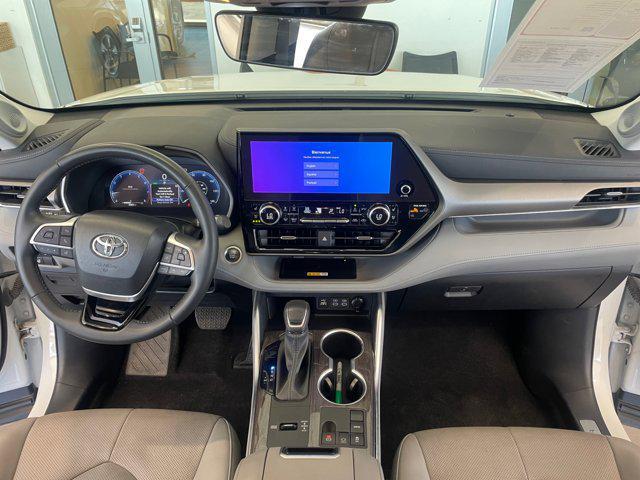 used 2024 Toyota Highlander car, priced at $47,592