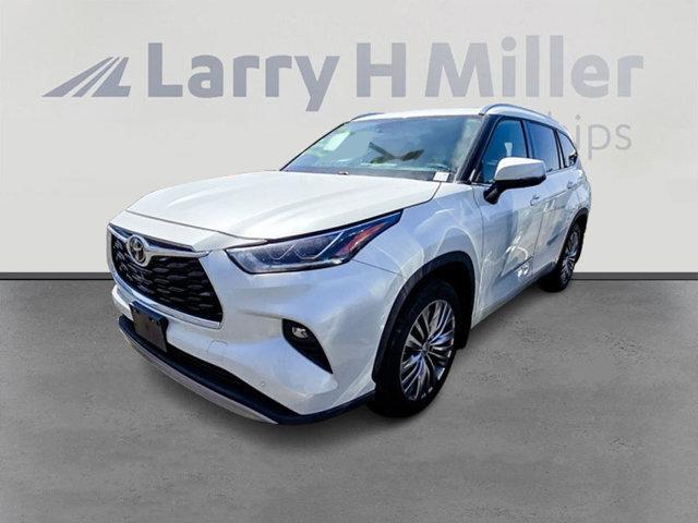 used 2022 Toyota Highlander car, priced at $45,657