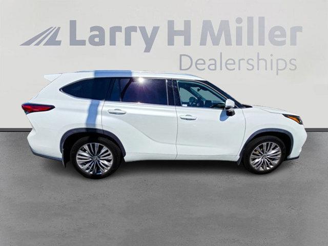 used 2022 Toyota Highlander car, priced at $45,657