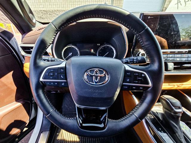 used 2022 Toyota Highlander car, priced at $45,657