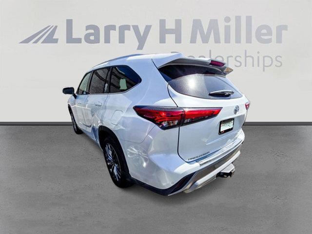 used 2022 Toyota Highlander car, priced at $45,657