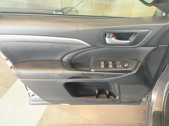used 2018 Toyota Highlander car, priced at $21,455