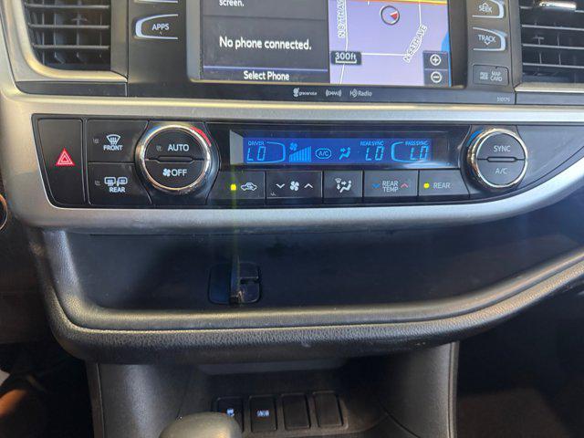 used 2018 Toyota Highlander car, priced at $25,996
