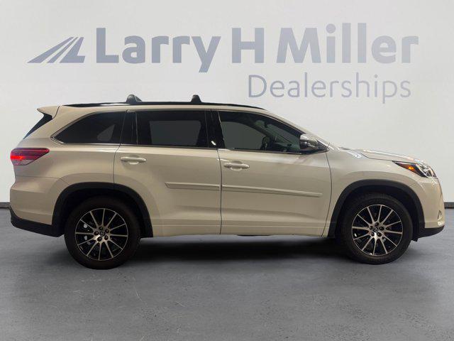 used 2018 Toyota Highlander car, priced at $25,996