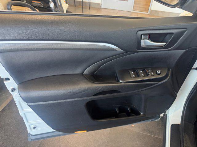 used 2018 Toyota Highlander car, priced at $25,996