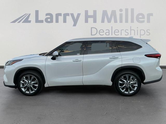 used 2022 Toyota Highlander car, priced at $40,996