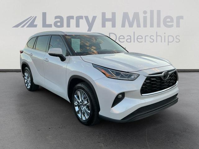 used 2022 Toyota Highlander car, priced at $40,996