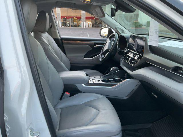 used 2022 Toyota Highlander car, priced at $40,996