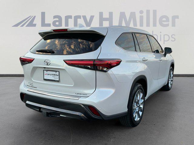 used 2022 Toyota Highlander car, priced at $40,996