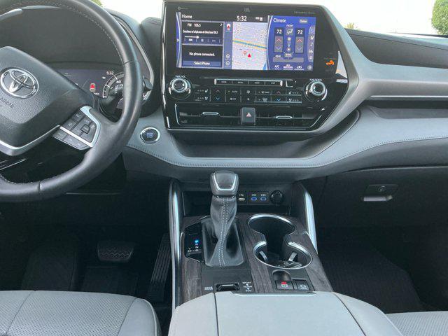 used 2022 Toyota Highlander car, priced at $40,996