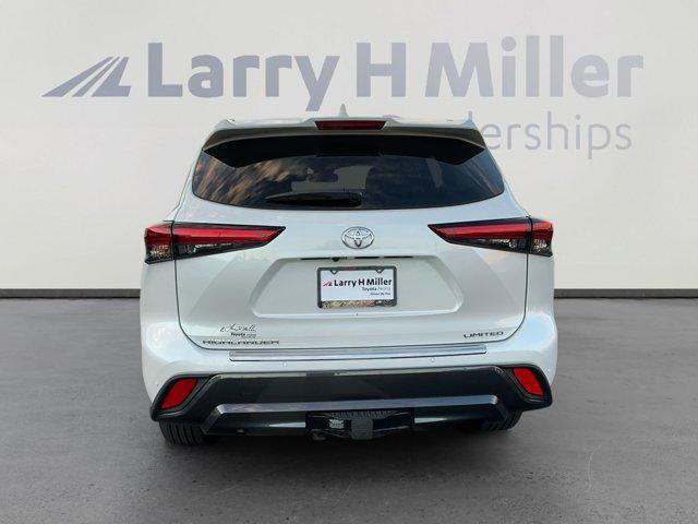 used 2022 Toyota Highlander car, priced at $40,996