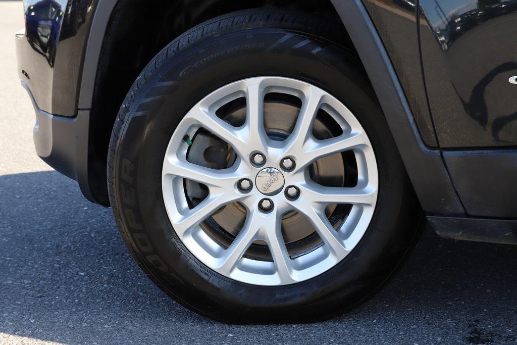 used 2016 Jeep Cherokee car, priced at $9,137