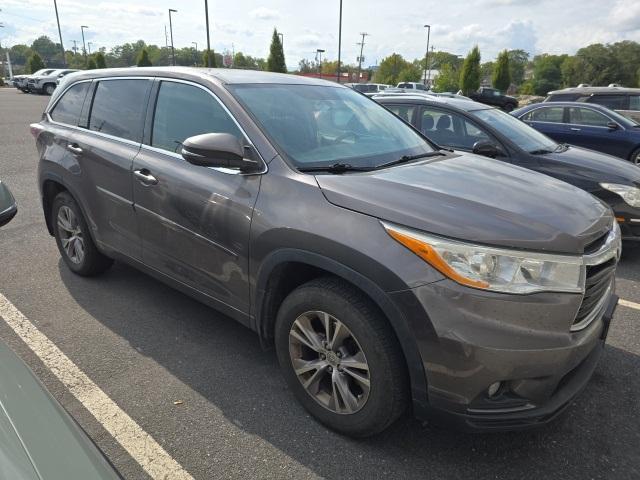 used 2014 Toyota Highlander car, priced at $13,997