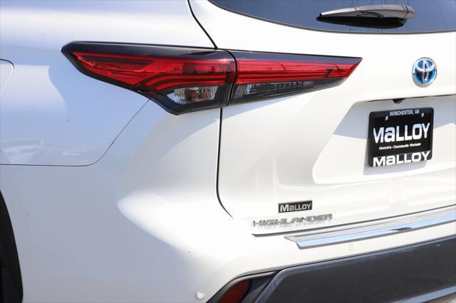 used 2021 Toyota Highlander Hybrid car, priced at $37,997