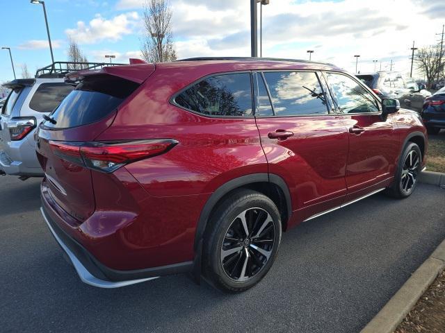 used 2022 Toyota Highlander car, priced at $40,997