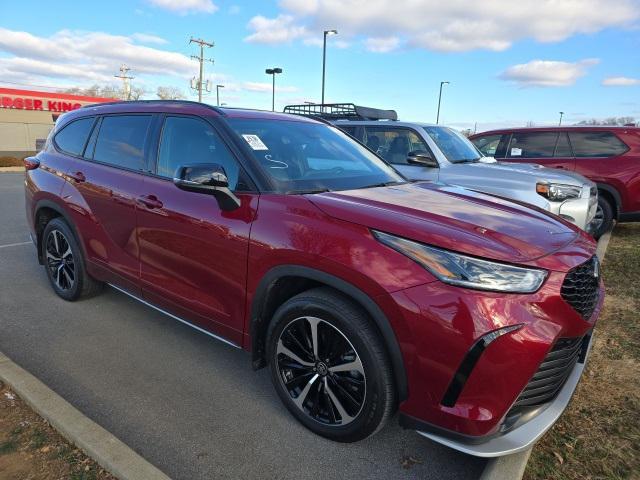 used 2022 Toyota Highlander car, priced at $40,997