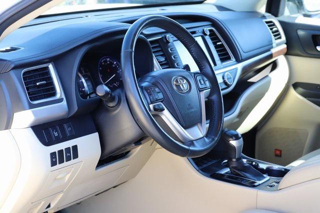 used 2015 Toyota Highlander car, priced at $14,497