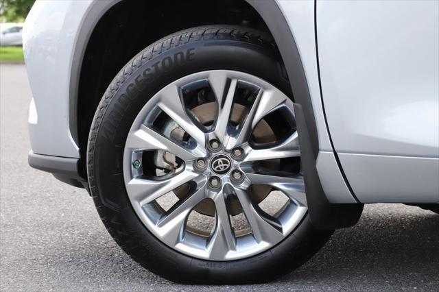 used 2024 Toyota Highlander car, priced at $46,797