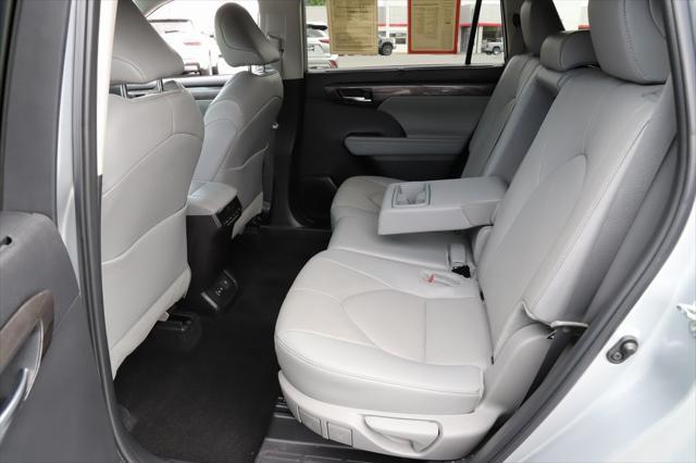 used 2024 Toyota Highlander car, priced at $46,797