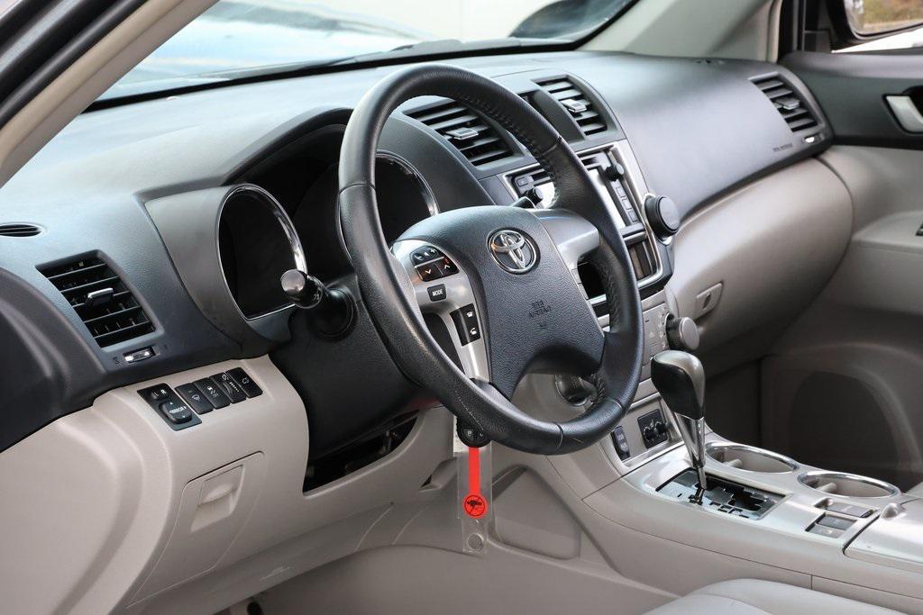 used 2013 Toyota Highlander car, priced at $11,997
